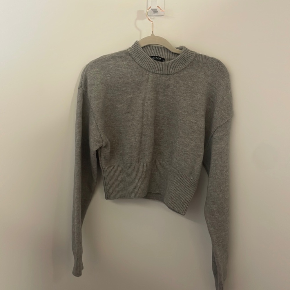 Cropped grey sweater